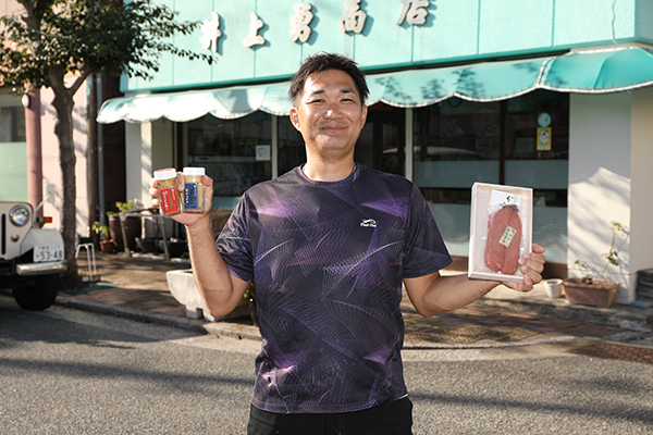 ���E���X