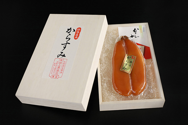 ���E���X