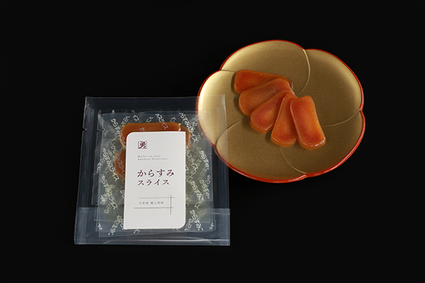 ���E���X